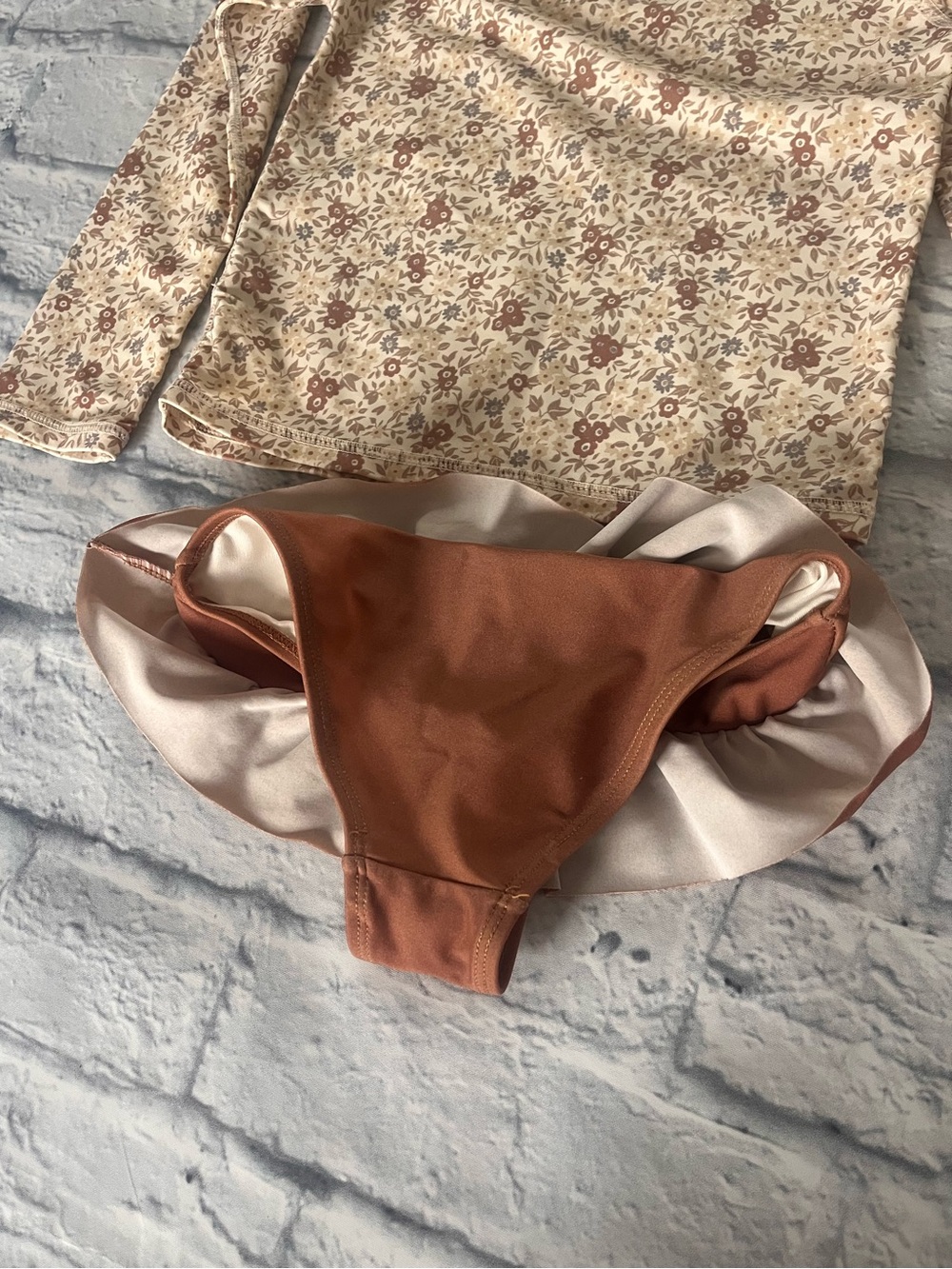 Rylee + Cru Rashguard Set - Flower Field 4-5T - Picture 4 of 8